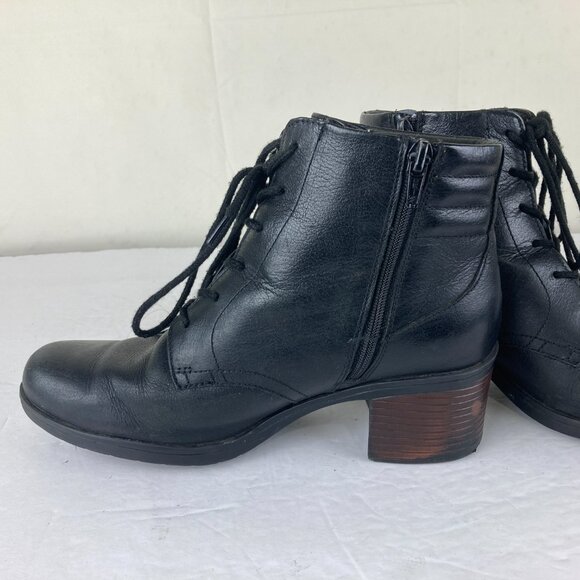 Clarks Womens Ankle Bootie Sz 8 Leather Side Zip Block Heel Black Leather - Picture 3 of 7